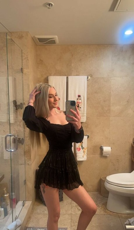 Roxanne Rhodes ポルノスター 高品質 画像