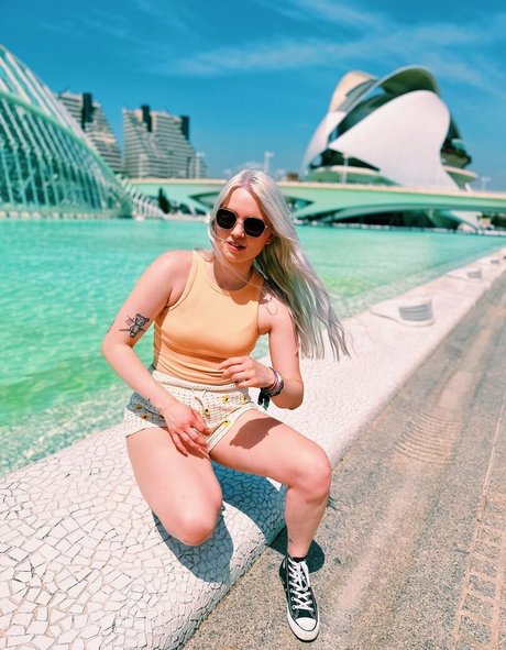 Larissa Zeeuwe アートモデル 画像