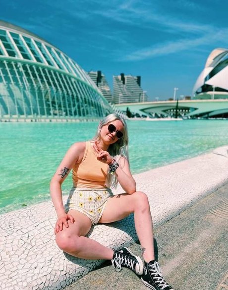 Larissa Zeeuwe ヌードモデル ギャラリー