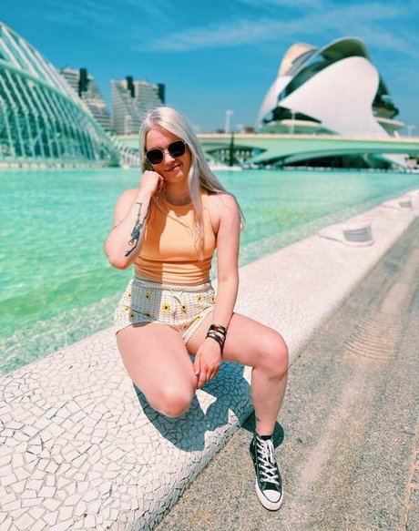 Larissa Zeeuwe ポルノスター 裸 写真