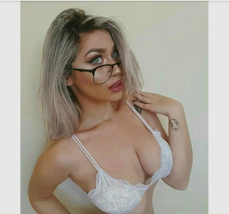 Hoshen Vera Bar ポルノスター 美しい 画像