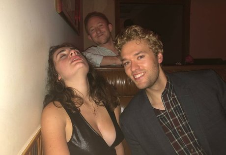 Rachel Sennott 独占モデル ギャラリー