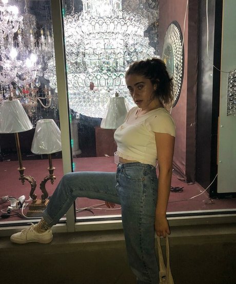 Rachel Sennott モデル 画像