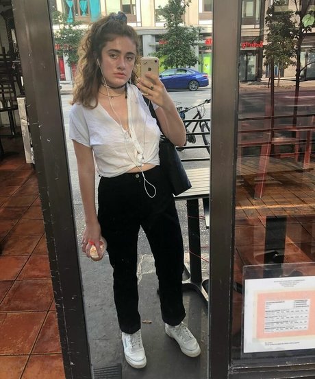 Rachel Sennott アート女優 写真