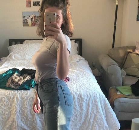 Rachel Sennott ポルノスター HD 画像