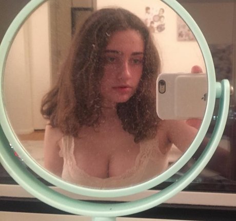 Rachel Sennott エロティックモデル 写真