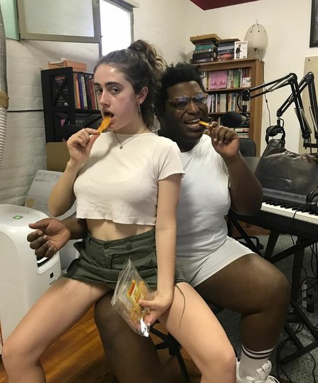 Rachel Sennott ポルノスター 独占 写真