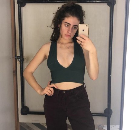 Rachel Sennott セクシーモデル 画像