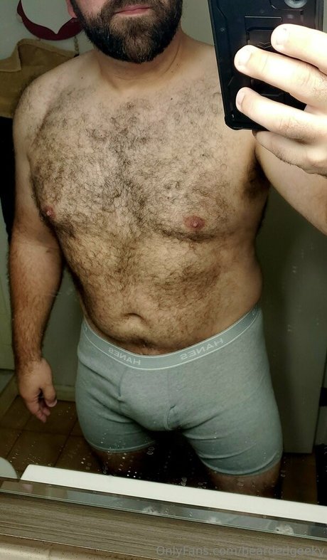 beardedgeeky xxxスター 画像