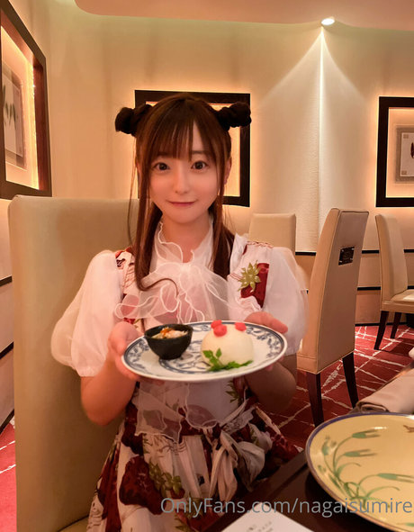 nagaisumire 高品質のポルノスター 写真