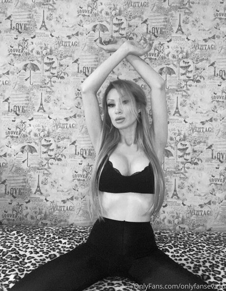 evavixenfree アダルトモデル 画像