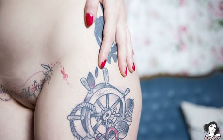 _karmina_ ポルノスター ヌード 写真