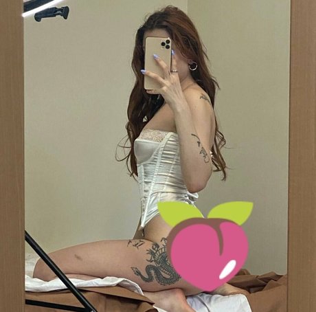 巨乳の黒人女性オンリーファンズ アダルト 画像