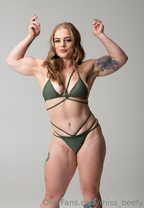 miss beefy ヌード女優 写真