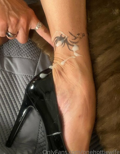 巨乳のオンリーファンズ 無料ヌード 画像