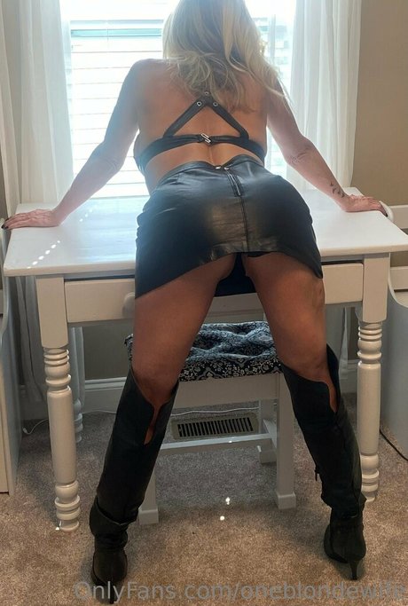 oneblondewife トップ女優 写真