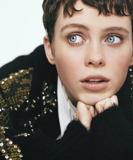 Sophia Lillis ポルノモデル 画像