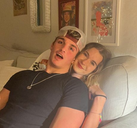 Maddie Gilmore ポルノモデル 写真