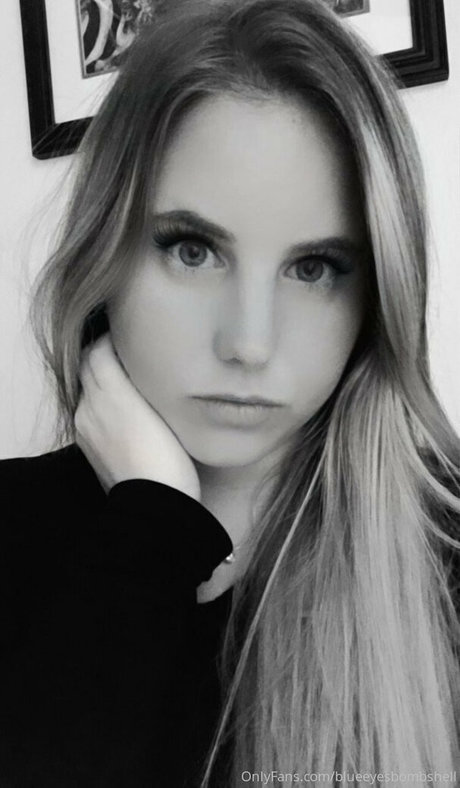 blueeyesbombshell ポルノモデル 写真