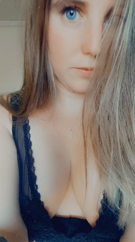 blueeyesbombshell ポルノ女優 画像