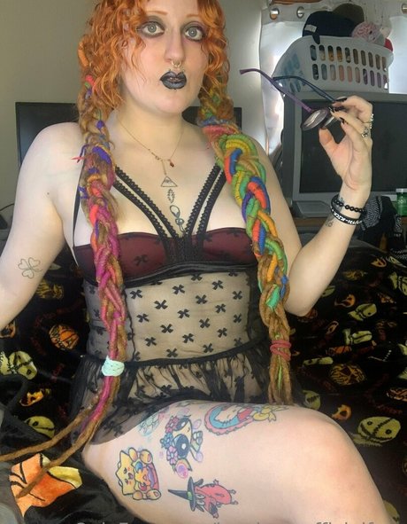 lucyhazeofficialfree かわいいスター 写真