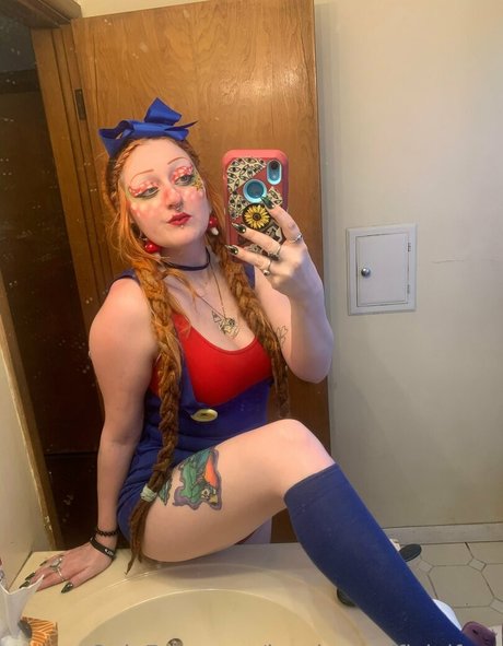 lucyhazeofficialfree トップ女優 写真