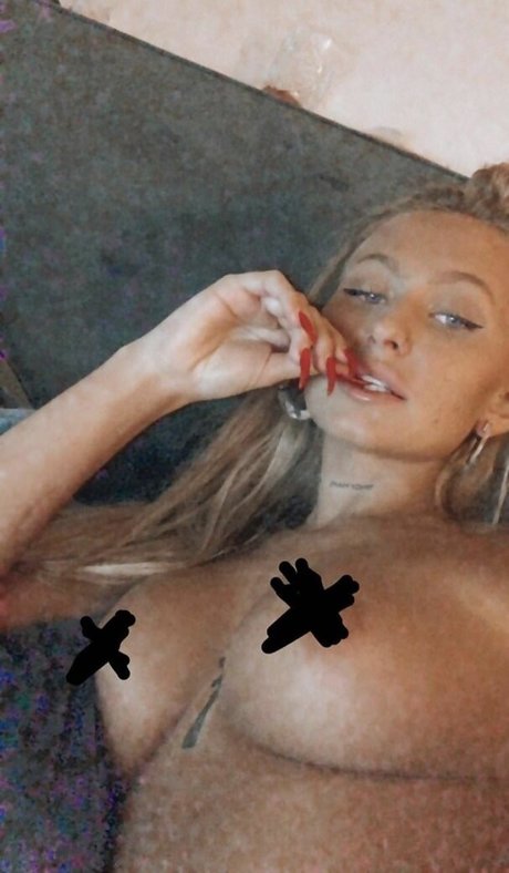 Elin Junkergard 完璧なスター 写真