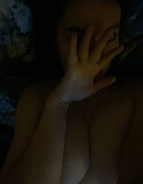 男性TikTokスターOnlyFans エロチック 写真