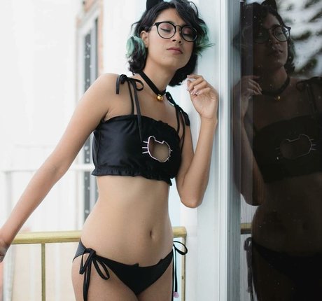 日本の女子高生OnlyFans ヌード ギャラリー