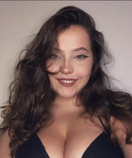 RED Mariana アダルトモデル 写真