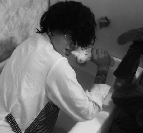 アンバー・オンリーファンズ アートヌード 画像