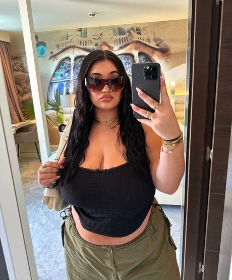 シックオンリーファン 裸 写真