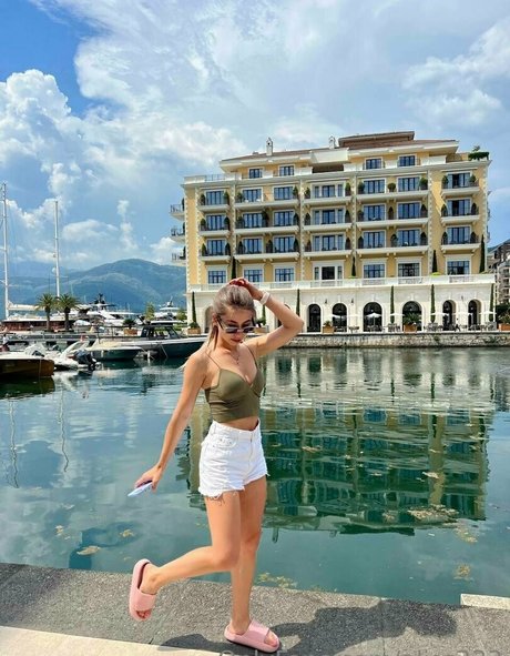 男性TikTokスターOnlyFans ポルノ 写真