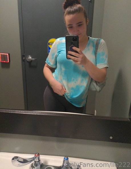 足ヌードオンリーファンズ アダルト 写真