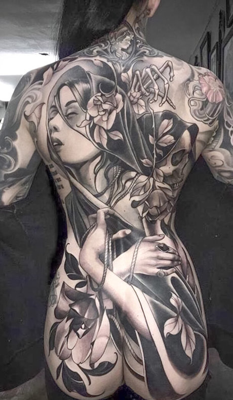 巨大なチンポを持つシーメールオンリーファンズ ポルノ ギャラリー