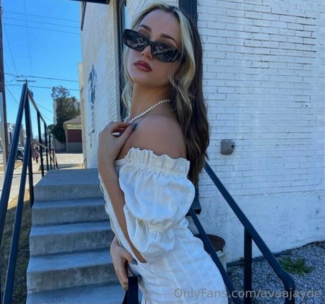 avaajayde かわいいモデル 写真