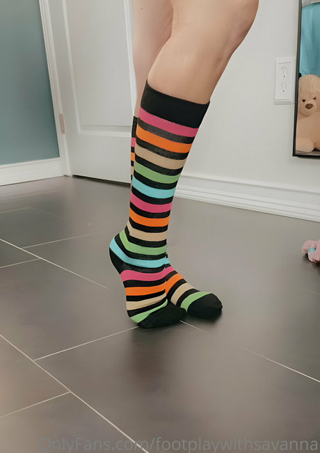 曲線美のラテン系オンリーファンズ セクシー裸 写真