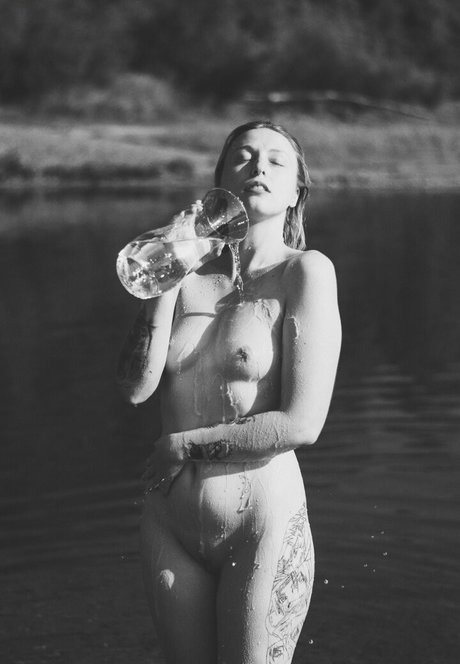 ポーグ xxx オンリーファンズ 無料セックス 写真