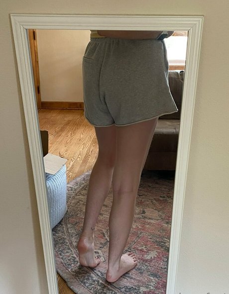 carlyreyfeet ポルノスター 写真