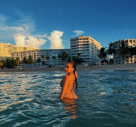 Madwavyy xxxモデル 写真