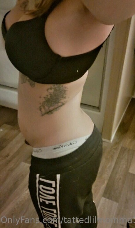 tattedlilmomma1990 ポルノスター 写真