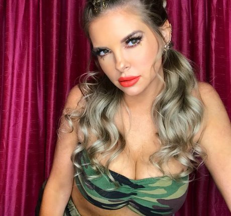 熟女乱交OnlyFans エロチック 画像