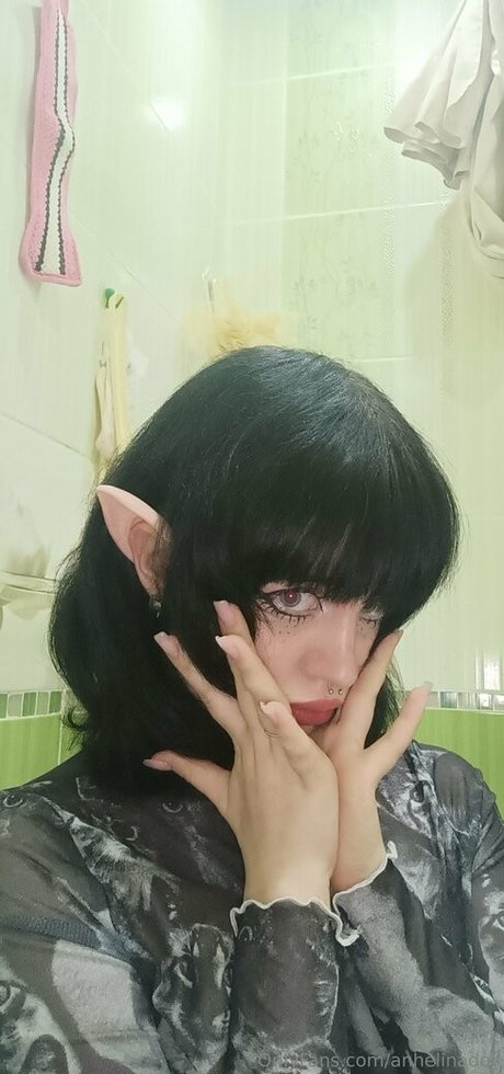 anhelinadoll 裸のスター 写真