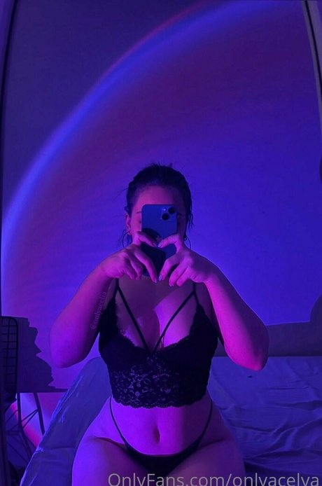 onlyacelya 裸の女優 写真