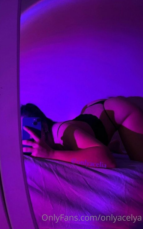 onlyacelya モデル 写真