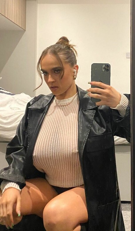 毛深い足のOnlyFans 無料セクシー 写真