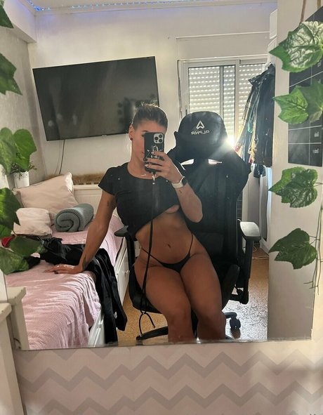 ミニドレス OnlyFans 可愛い ギャラリー