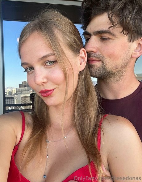 thesedonas ポルノスター 画像