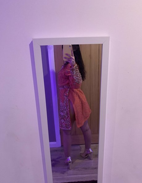 巨乳ティーンオンリーファンズ セクシー裸 画像