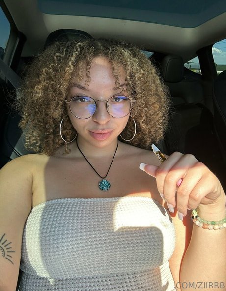 甘いおまんこオンリーファンズ エロチック 写真